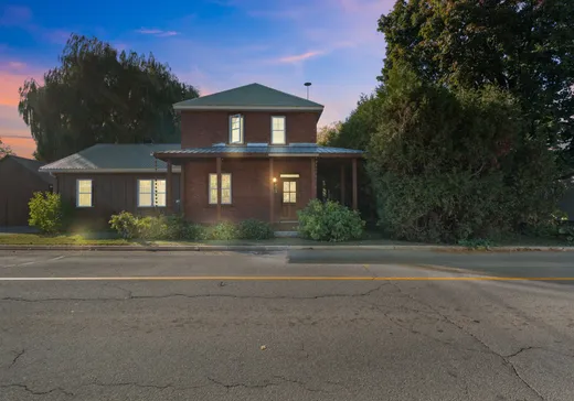 Two or more stories for sale - 15 Rue Renaud, Brownsburg-Chatham, J8G2E7