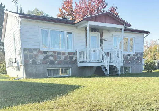 Two or more stories for sale - 320 Rue Prévost, Lachute, J8H1H5