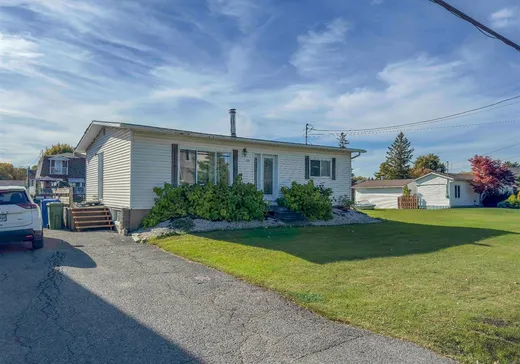 Maison à vendre - 459 72e Avenue, Saint-Zotique, J0P 1Z0