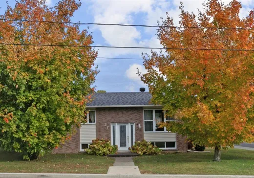 Bungalow for sale - 27 Av. Hamford, Lachute, J8H3N3