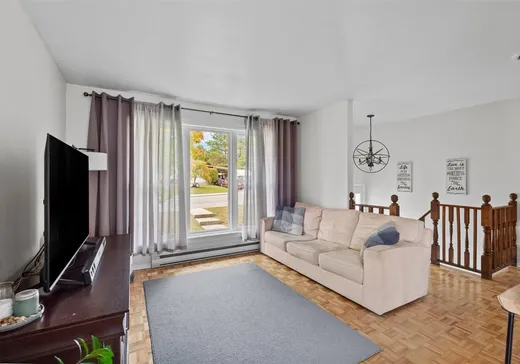 Maison à vendre - 27 Av. Hamford, Lachute, J8H 3N3