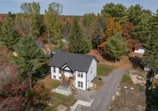 Maison à vendre - 310-310A Rue Josée, Sainte-Sophie, J5J 2N1