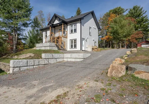Maison à vendre - 310-310A Rue Josée, Sainte-Sophie, J5J 2N1