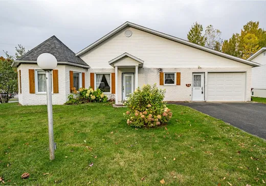 Bungalow à vendre - 1 Rue Gilbert, Danville, J1T4V9