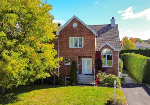 Maison à étages à vendre - 632 Rue Drapeau, Les Nations, J1L2H8