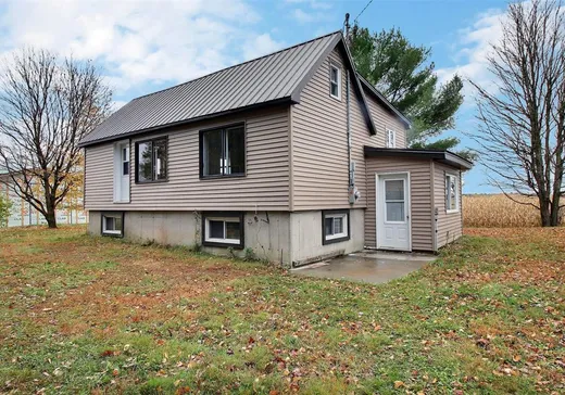 Two or more stories for sale - 181 11e Rang O., Lefebvre, J0H2C0