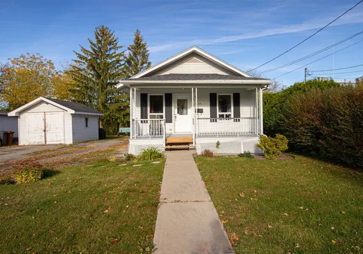 House for sale - 650 Rue St-Pierre O., Saint-Hyacinthe, J2T 1N8