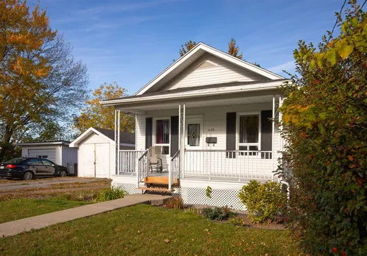 House for sale - 650 Rue St-Pierre O., Saint-Hyacinthe, J2T 1N8
