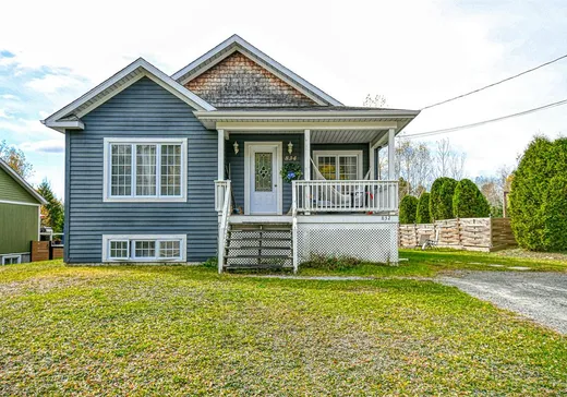 Bungalow à vendre - 832-834 Boul. des Monts, Sainte-Adèle, J8B1K4