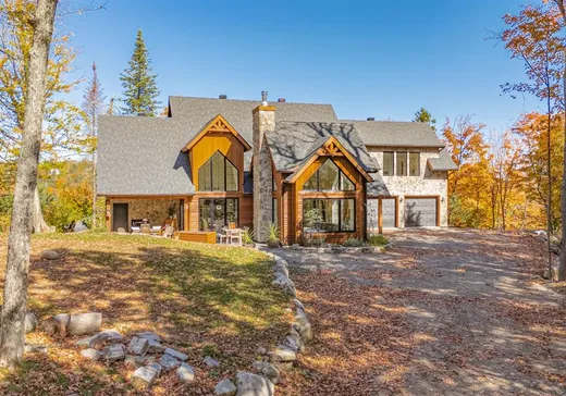 Two or more stories for sale - 61 Imp. d'Auvergne, Sainte-Agathe-des-Monts, J8C3G8