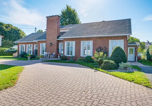 Two or more stories for sale - 486-486B Rue Legault, Salaberry-de-Valleyfield, J6S1A9