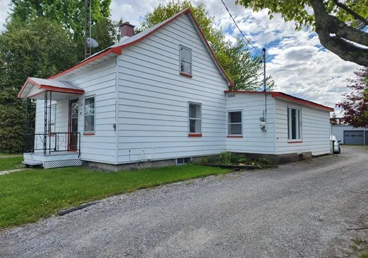 Maison à étages à vendre - 851 Rue Cushing, Acton Vale, J0H1A0