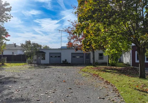 Maison à vendre - 851 Rue Cushing, Acton Vale, J0H 1A0