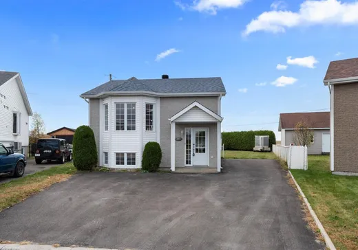 Bungalow à vendre - 255 Rue Prud'Homme, St-Lin, J5M2T2