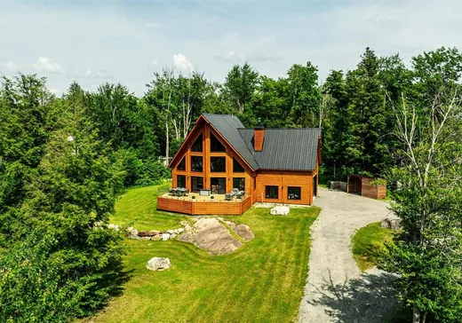 Two or more stories for sale - 55 Rue du Soleil, Saint-Hippolyte, J8A3R4