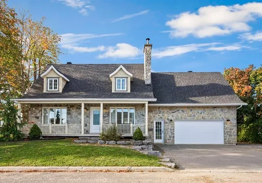 Maison à étages à vendre - 13 Rue St-Bernard, Sainte-Anne-de-Beaupré, G0A3C0