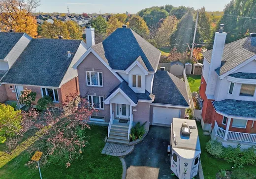Two or more stories for sale - 3195 Rue Outremont, Brossard, J4Y2X9