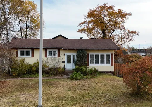 Maison à étages à vendre - 3 Rue Deraps, Sept-Îles, G4R1G4