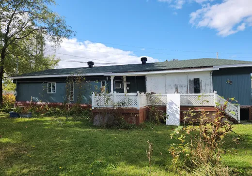 Two or more stories for sale - 165 Rue Principale O., Matane, G0J3G0