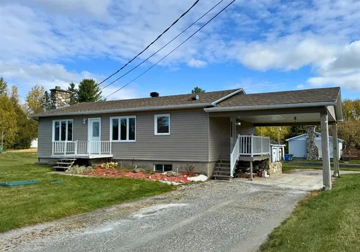 Bungalow à vendre - 1500 Rue des Pins, Magog, J1X6B8