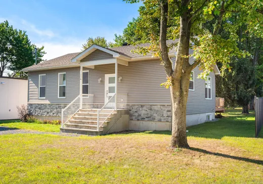 House for sale - 116 Rue Olympia, Cowansville, J2K 2X1