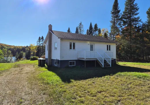 House for sale - 9 Route 311, Lac-Saint-Paul, J0W 1K0
