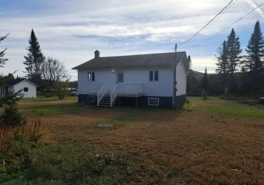 House for sale - 9 Route 311, Lac-Saint-Paul, J0W 1K0