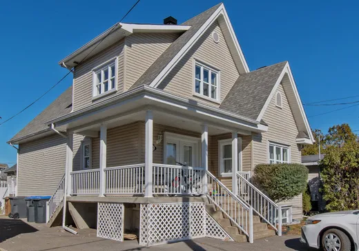 Two or more stories for sale - 3175 Rue Delorme, Sainte-Marthe-sur-le-Lac, J0N1P0