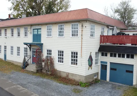 Two or more stories for sale - 2 Rue Caldwell, Témiscouata-sur-le-Lac, G0L1E0