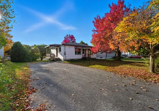 Bungalow à vendre - 300 Rue St-Michel, Magog, J1X4H8