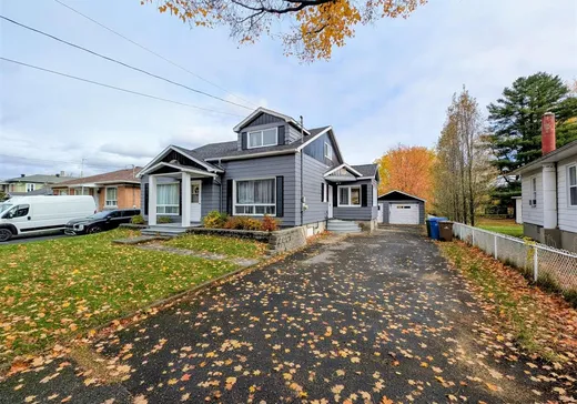 Maison à étages à vendre - 119 Rue du Pont, Bedford, J0J1A0