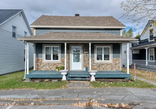 Un étage et demi à vendre - 199 Rue St-Joseph E., Thetford Mines, G0N1E0