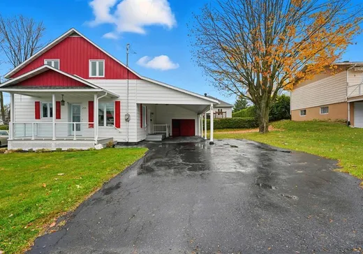 Maison à vendre - 255 Rue St-Joseph, Montréal (Centreville), G0M 2B0