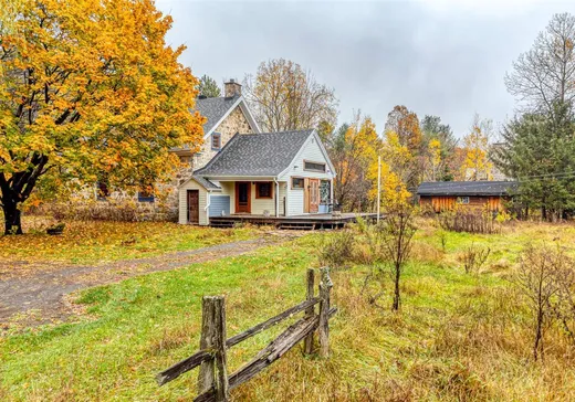 Two or more stories for sale - 1321 Rg du Camp-Notre-Dame, Saint-Liguori, J0K2X0