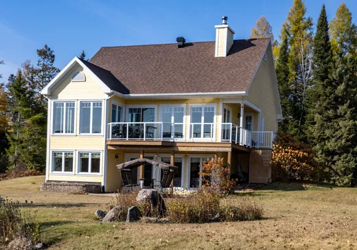 Maison à étages à vendre - 12B Rue Larouche, St-Aimé Des Lacs, G0T1S0
