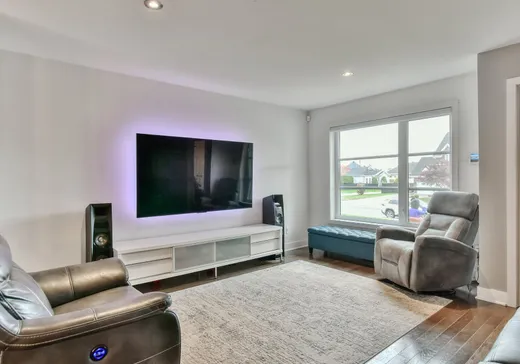 Maison à vendre - 3081 Boul. des Pins, Sainte-Marthe-sur-le-Lac, J0N 1P0
