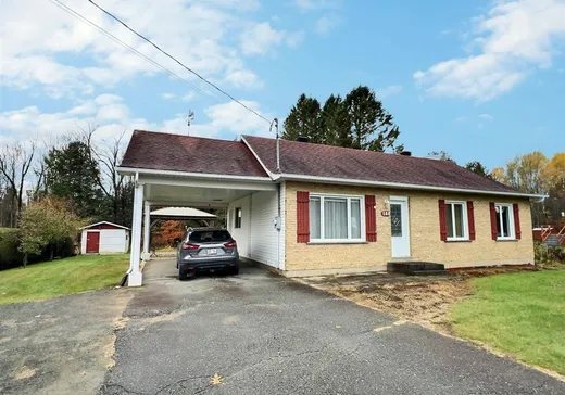 Bungalow for sale - 180 Route 261, Daveluyville, G0Z1C0