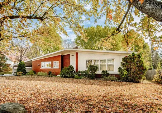 Paliers multiples à vendre - 130 Rue Merry S., Magog, J1X3L3