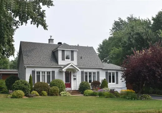 Un étage et demi à vendre - 450 Rue de Normandie, Sherbrooke, J1G2Z1