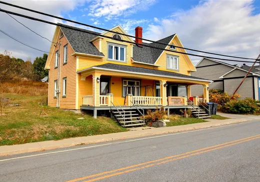 House for sale - 252 Rue Commerciale, Trois-Pistoles, G0L 3S0