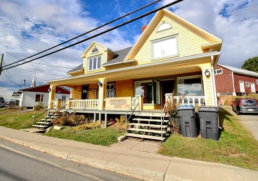 House for sale - 252 Rue Commerciale, Trois-Pistoles, G0L 3S0