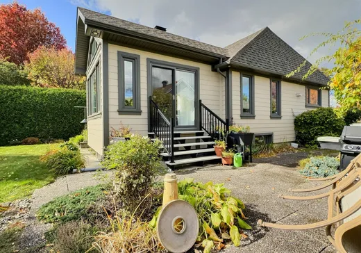 Two or more stories for sale - 852 Rue Francheville, Sherbrooke, J1N2K2