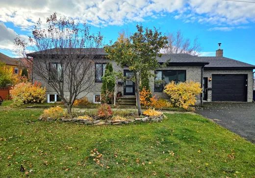 Maison à étages à vendre - 93-95 Rue de l'Île, Matane, G4W3W7