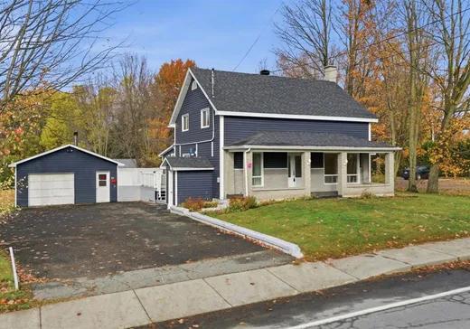 Two or more stories for sale - 23 Ch. de Hatley, Coaticook, J0B1L0