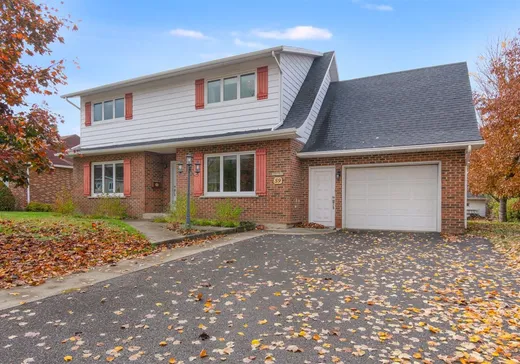 Two or more stories for sale - 59 Rue Genest, Danville, J1T4A7