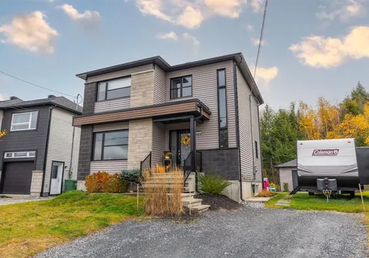 Two or more stories for sale - 2240 Rue des Épinettes, Fleurimont, J1G0E9