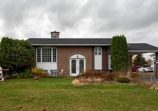 Two or more stories for sale - 545 Boul. St-Francois, Mont-Laurier, J0W1H0