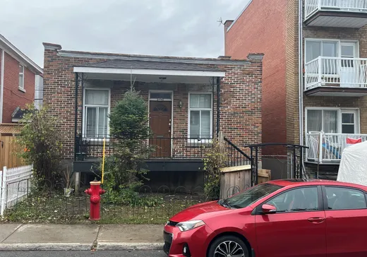 Maison à étages à vendre - 8528 Av. Stuart, Montréal (Centreville), H3N2S5