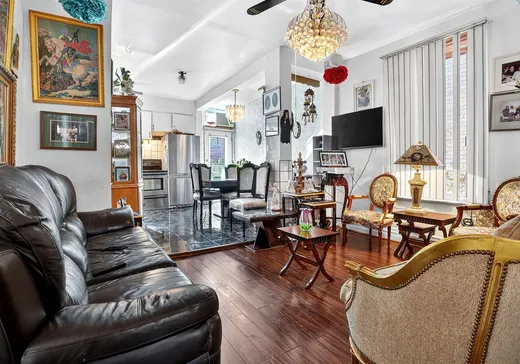 Maison à vendre - 8528 Av. Stuart, Montréal (Centreville), H3N 2S5