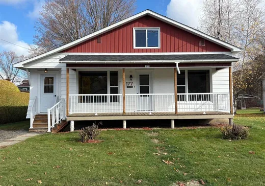1 1/2 Storey for sale - 177 Rue St-Marc, Coaticook, J1A2M4